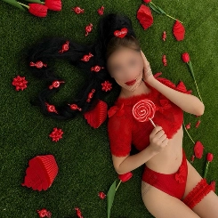 Hello Kitty nagy mellű szexpartner 20 éves