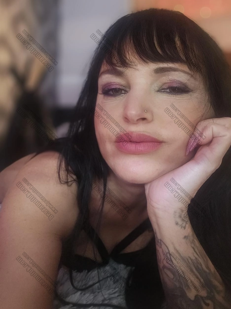 Eszter a boszi mellszex profil kepes profil - mellszex.hu Eszter a boszi - +36 20 295 1211 - mellszex foto