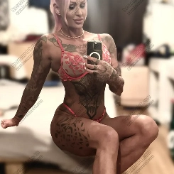 Dylan.Ryder nagy mellű szexpartner 30 éves