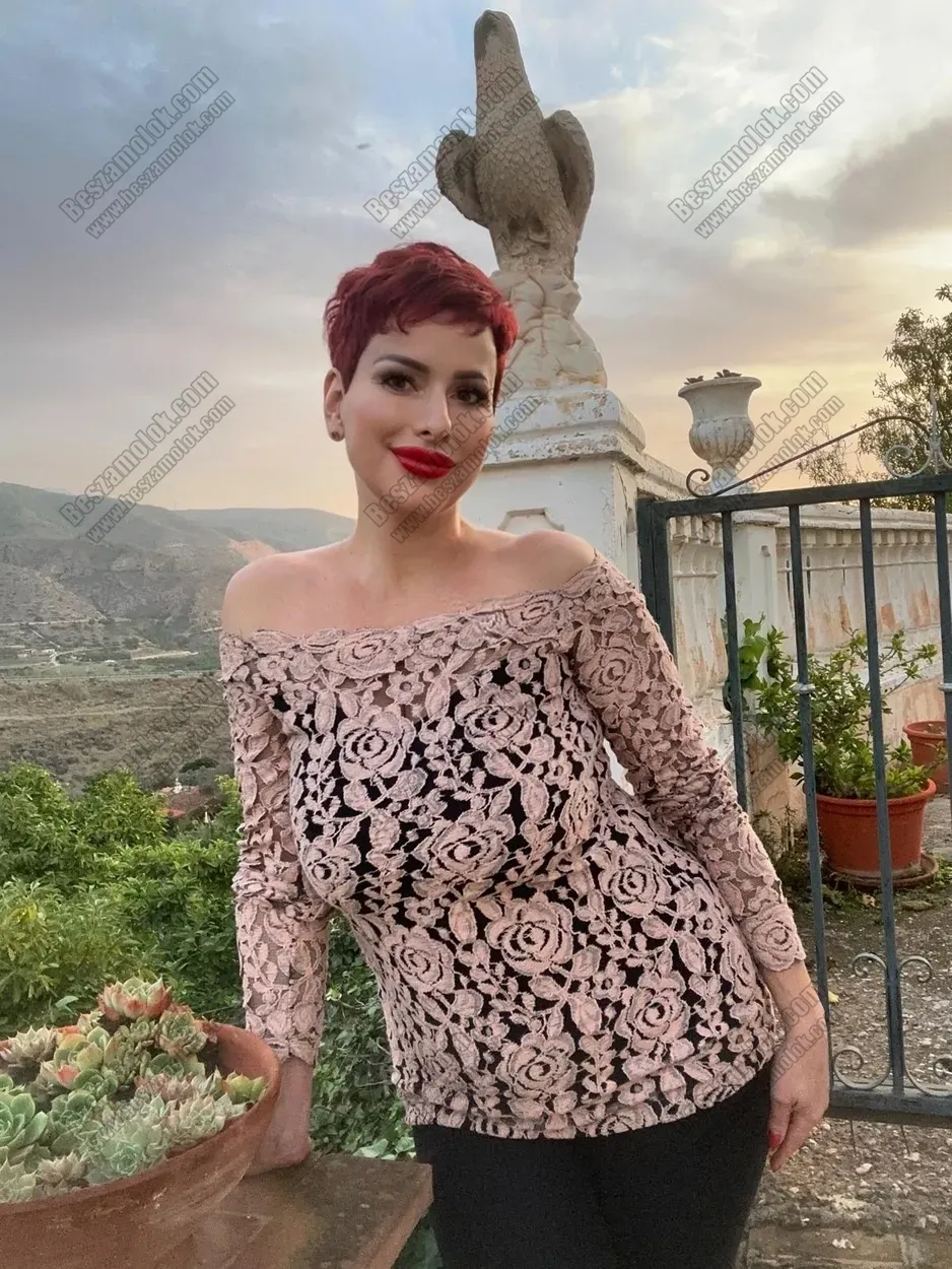 LizaPinelli - +36 20 994 2769 - mellszex foto
